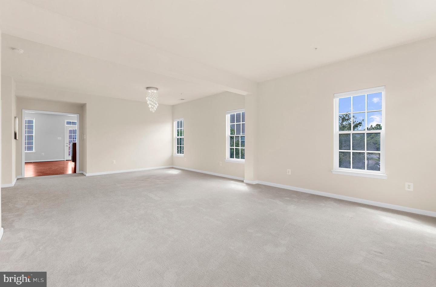 324 Chessington Dr Property Photo 11