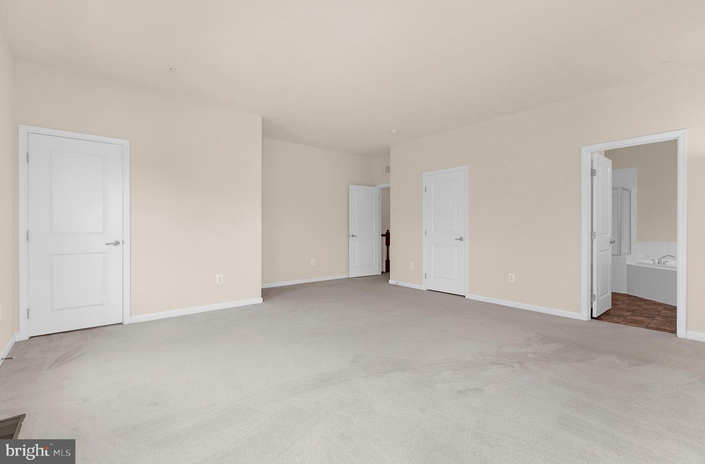 324 Chessington Dr Property Photo 32
