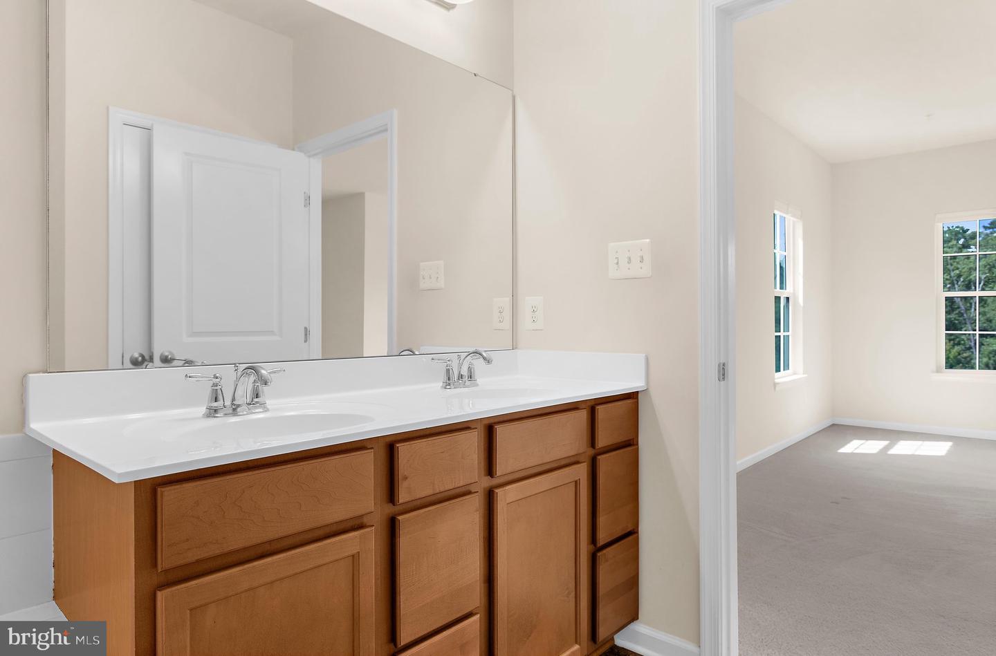 324 Chessington Dr Property Photo 35