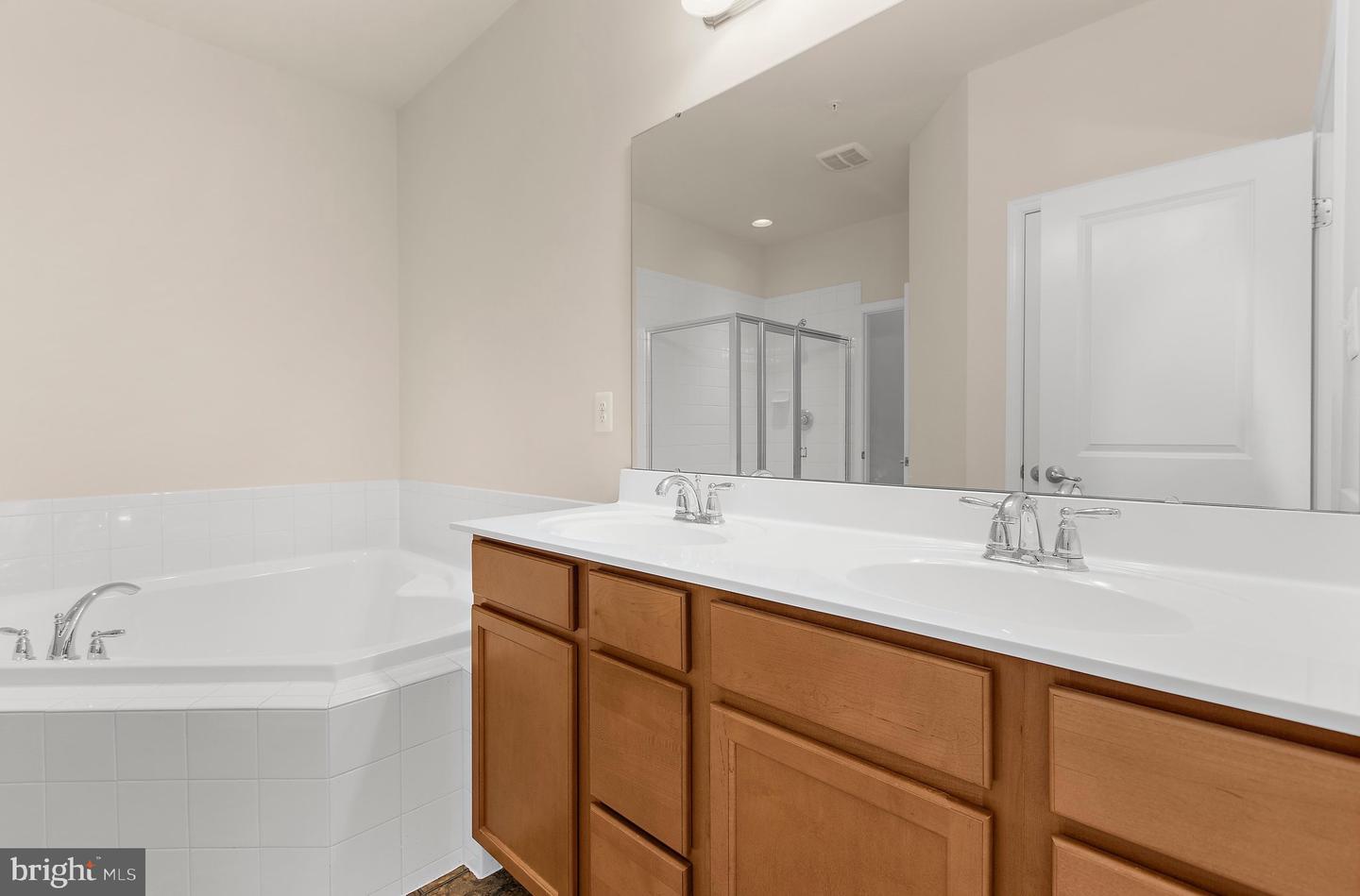 324 Chessington Dr Property Photo 36