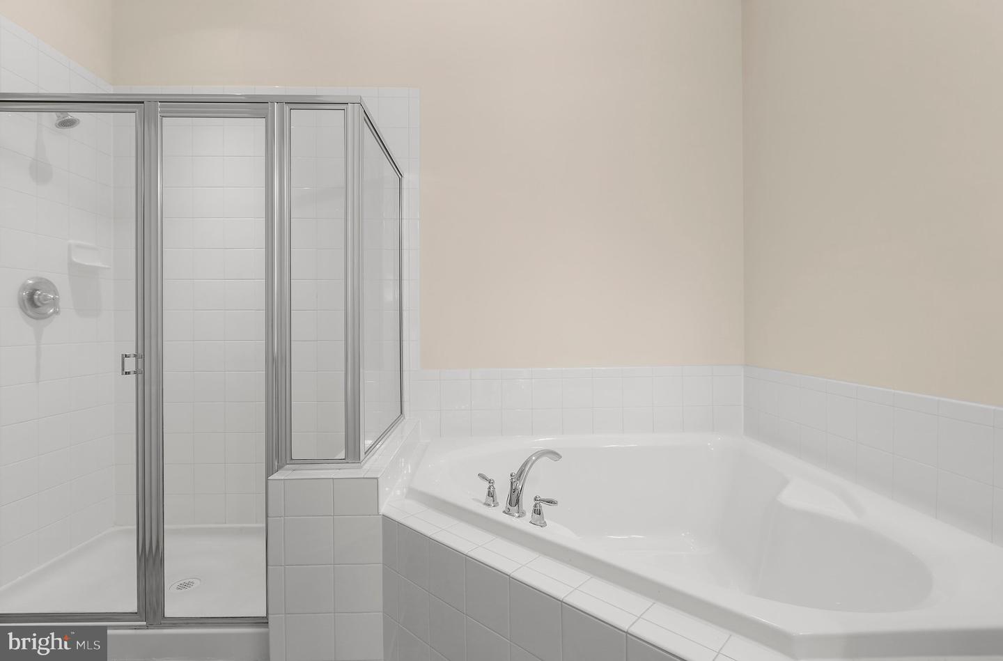 324 Chessington Dr Property Photo 38