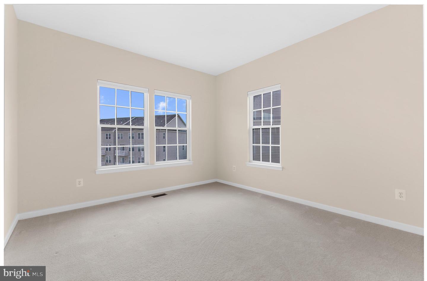 324 Chessington Dr Property Photo 46