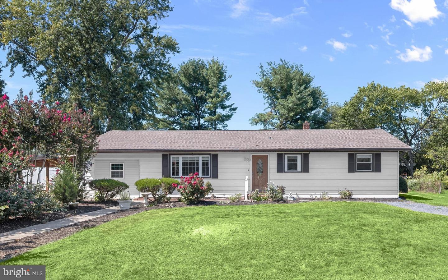 949 Oakdale Cir Property Photo 1