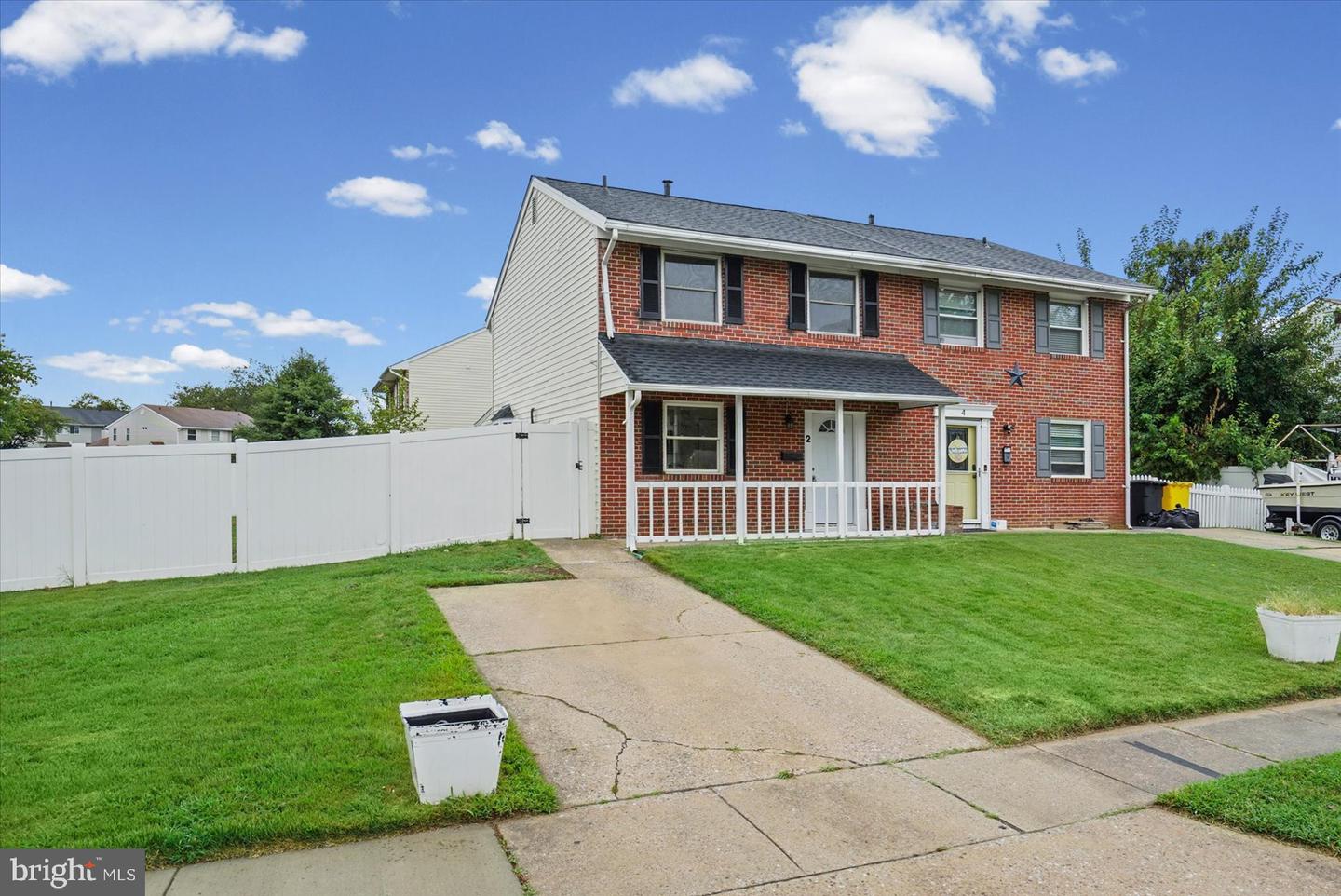 2 Breakwater Ct Property Photo 2