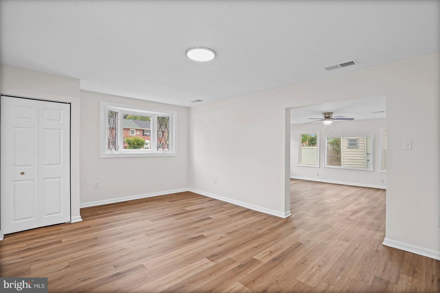 2 Breakwater Ct Property Photo 12