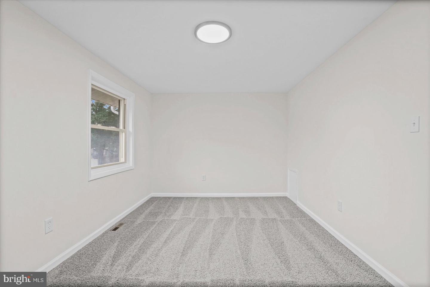 2 Breakwater Ct Property Photo 23