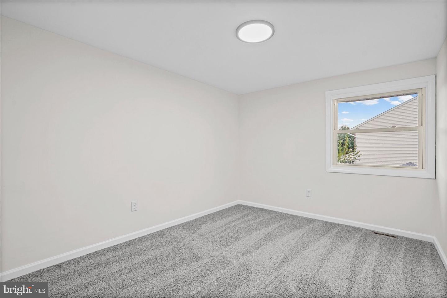 2 Breakwater Ct Property Photo 27