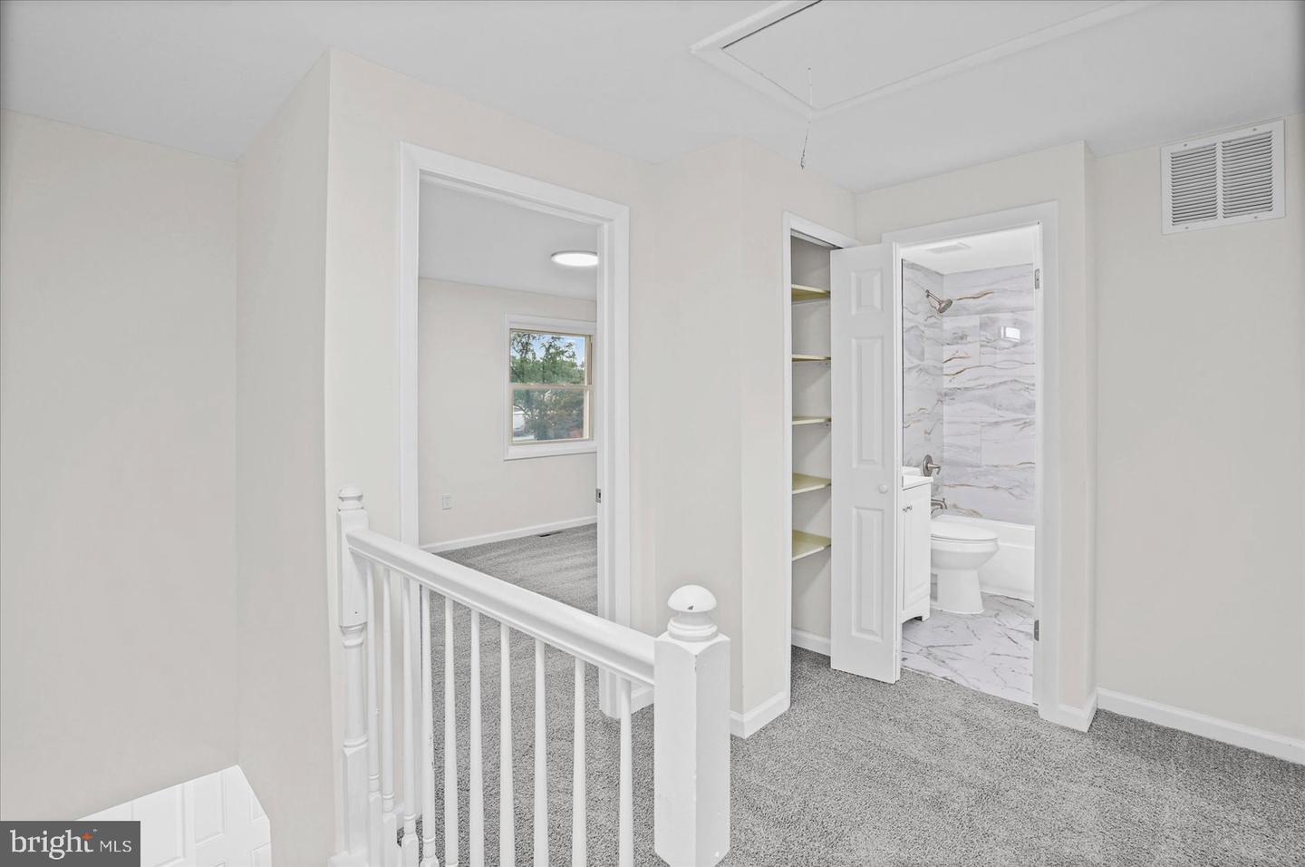 2 Breakwater Ct Property Photo 32