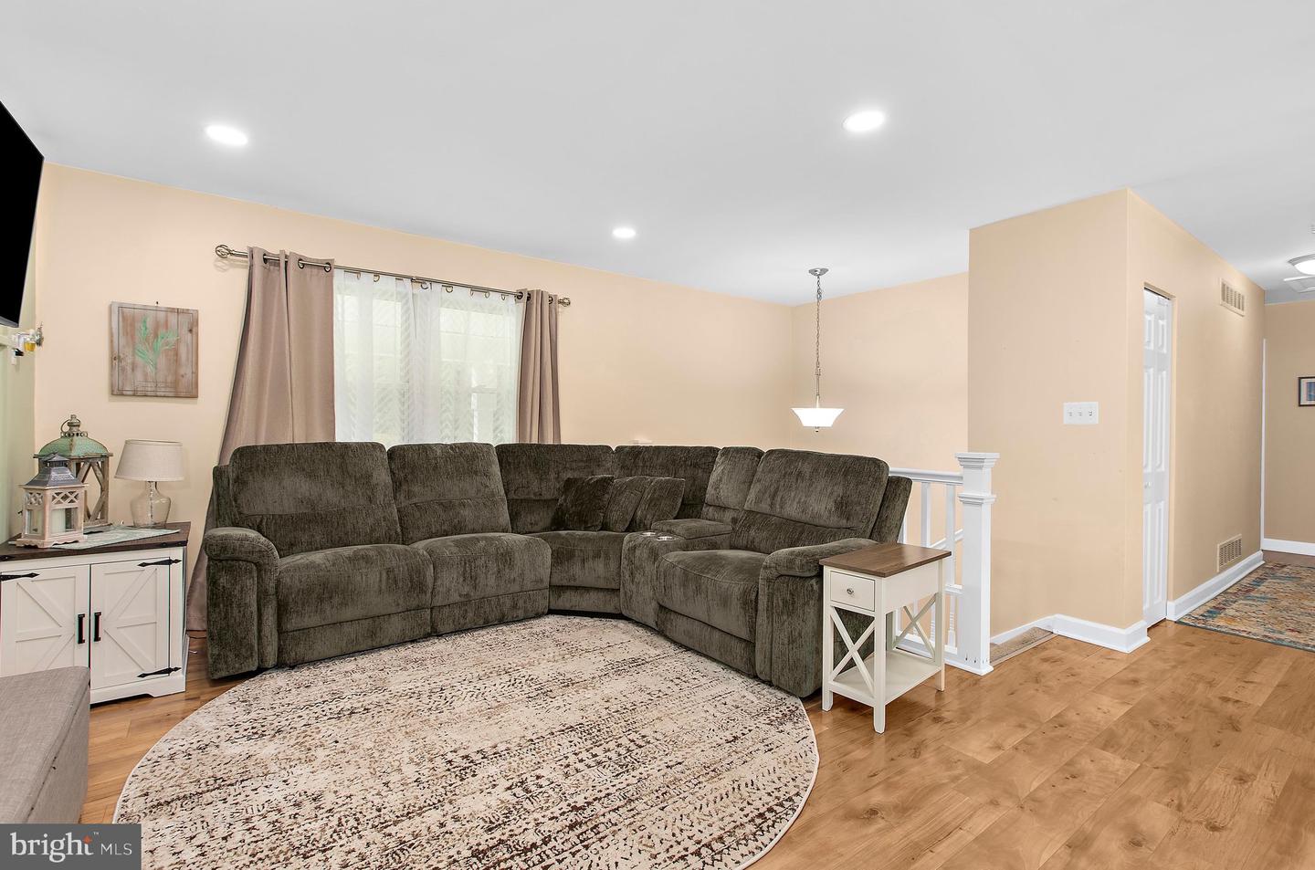 8201 Bodkin Ave Property Photo 4
