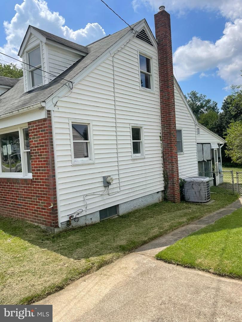 108 S Longcross Rd Property Photo 2