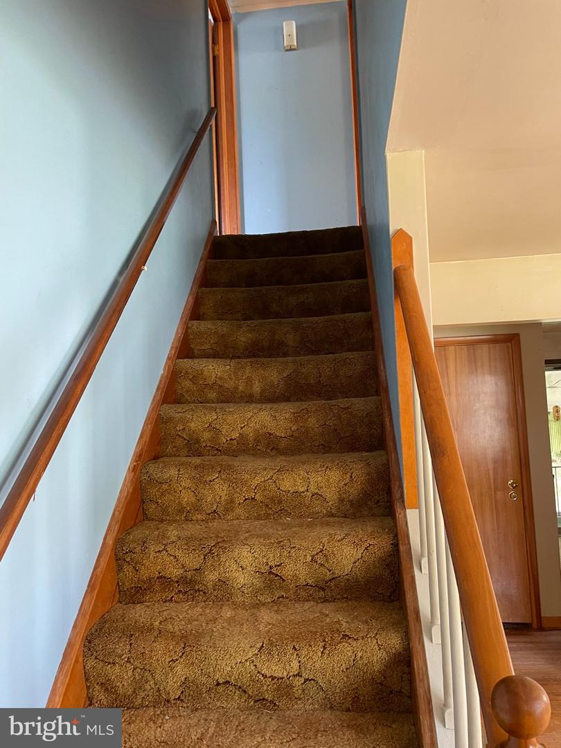 108 S Longcross Rd Property Photo 6