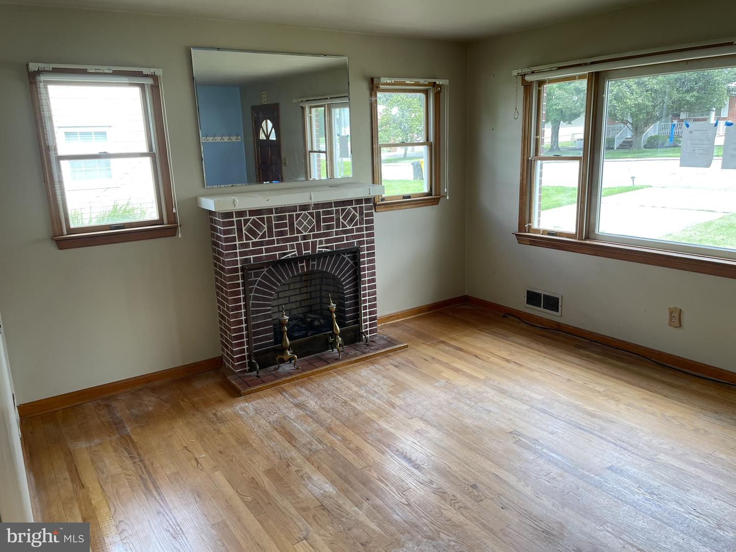 108 S Longcross Rd Property Photo 7