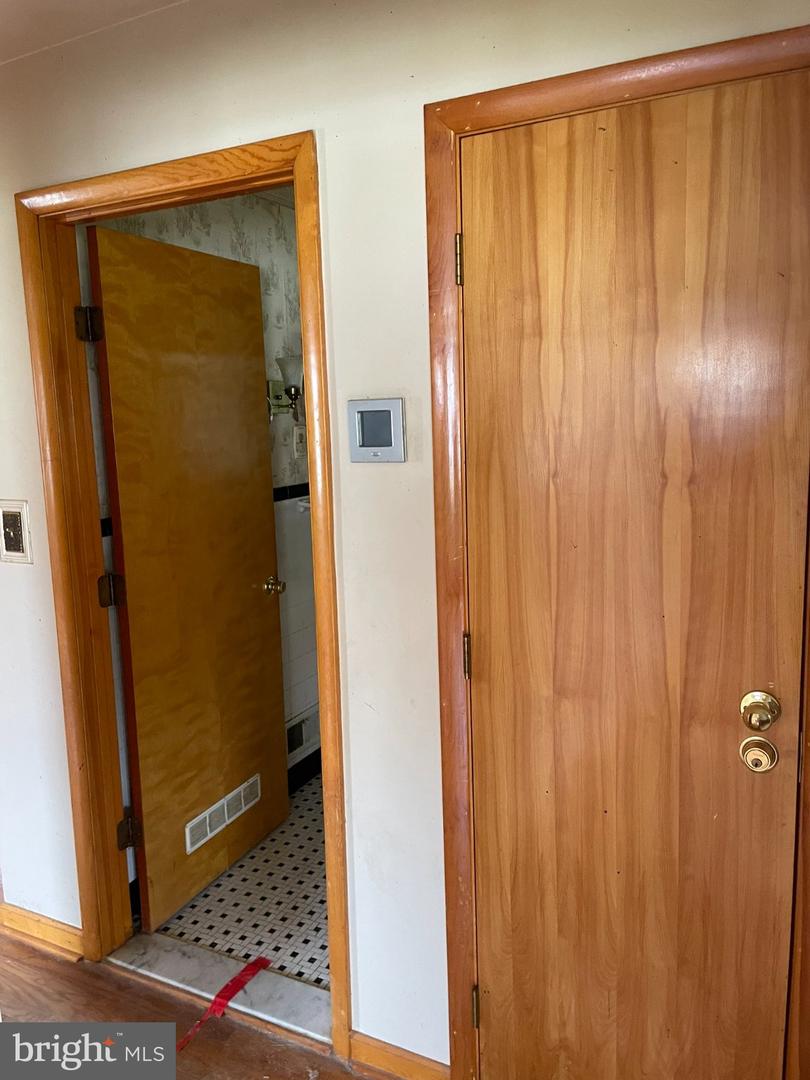108 S Longcross Rd Property Photo 10