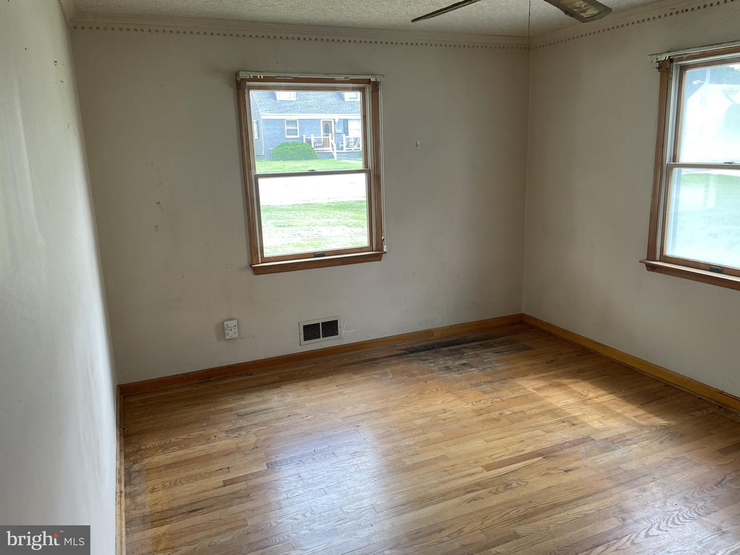 108 S Longcross Rd Property Photo 12