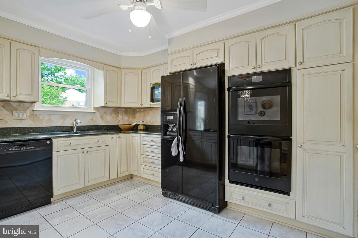 213 Georgetown Property Photo 10