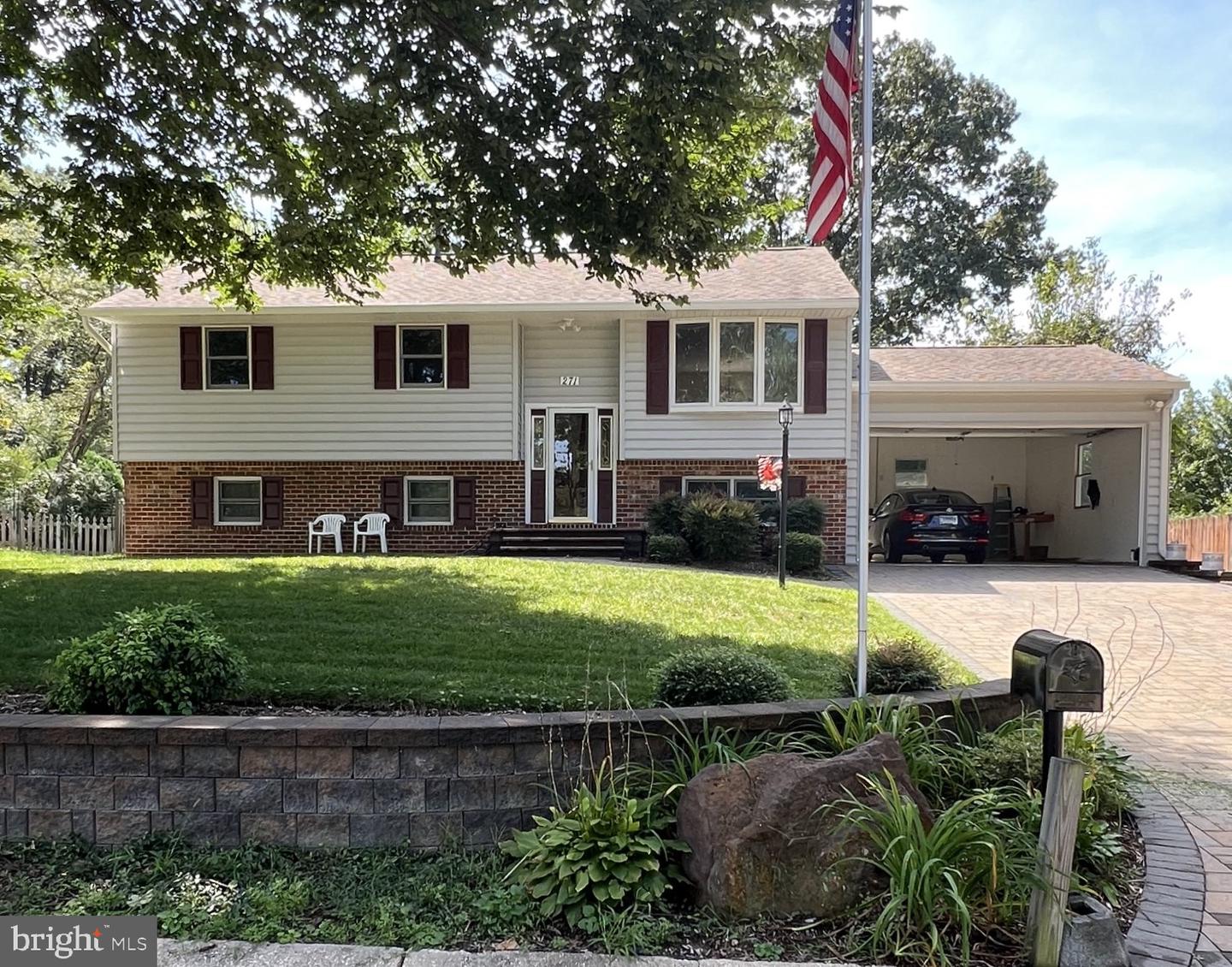 271 Crandell Rd Property Photo 1