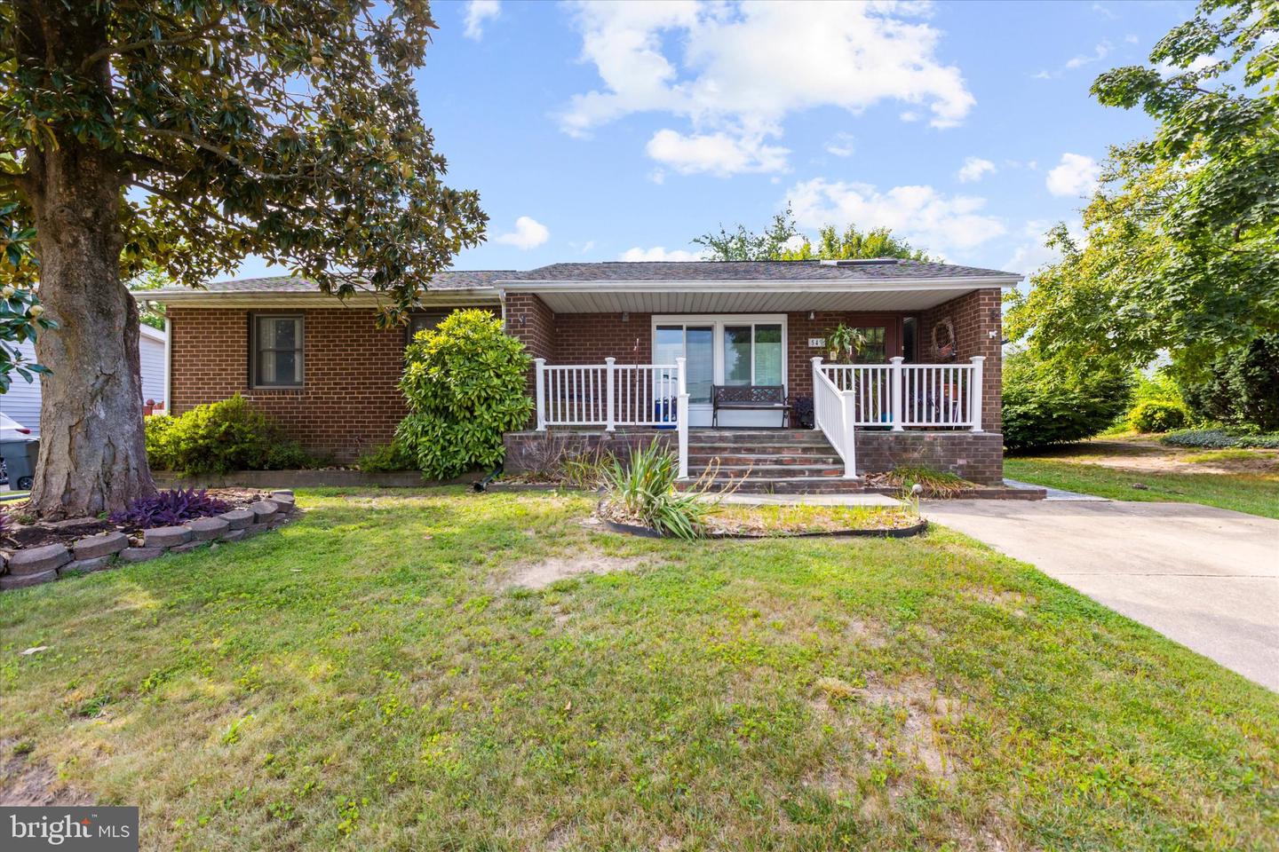 549 Kenora Dr Property Photo 1