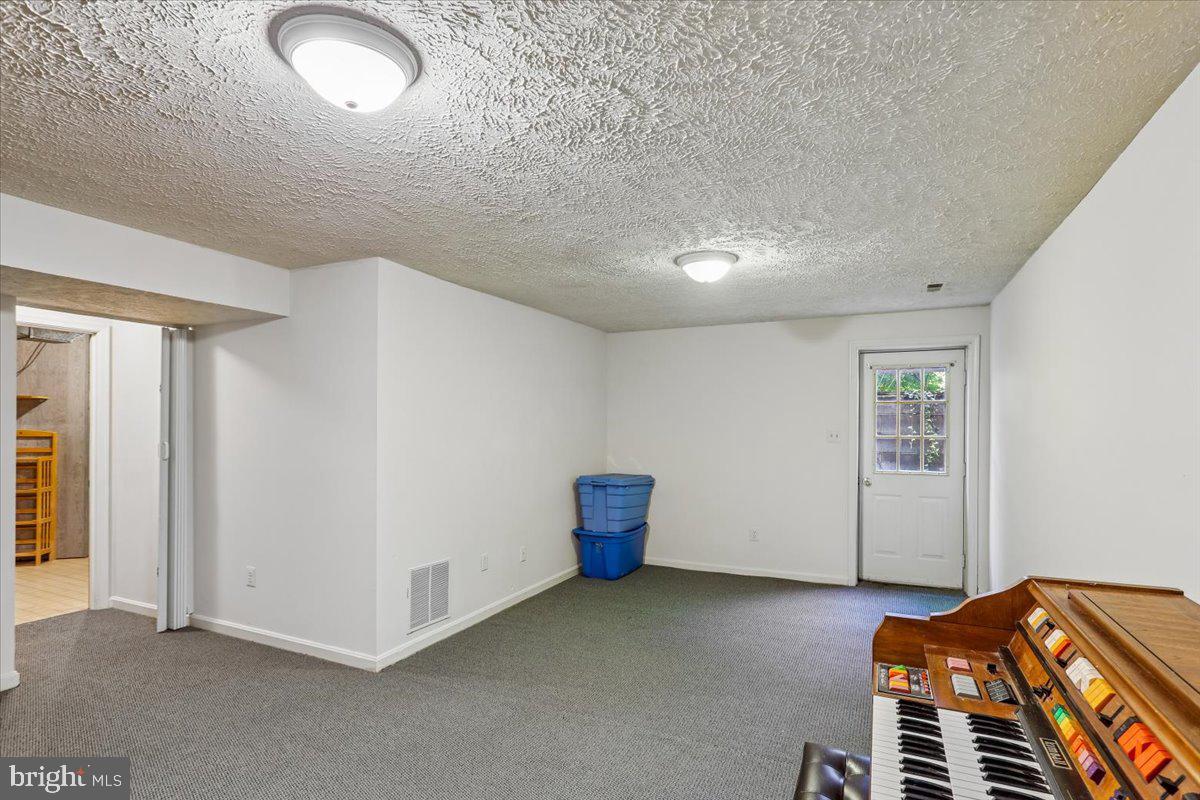 701 Monmouth Ave Property Photo 37