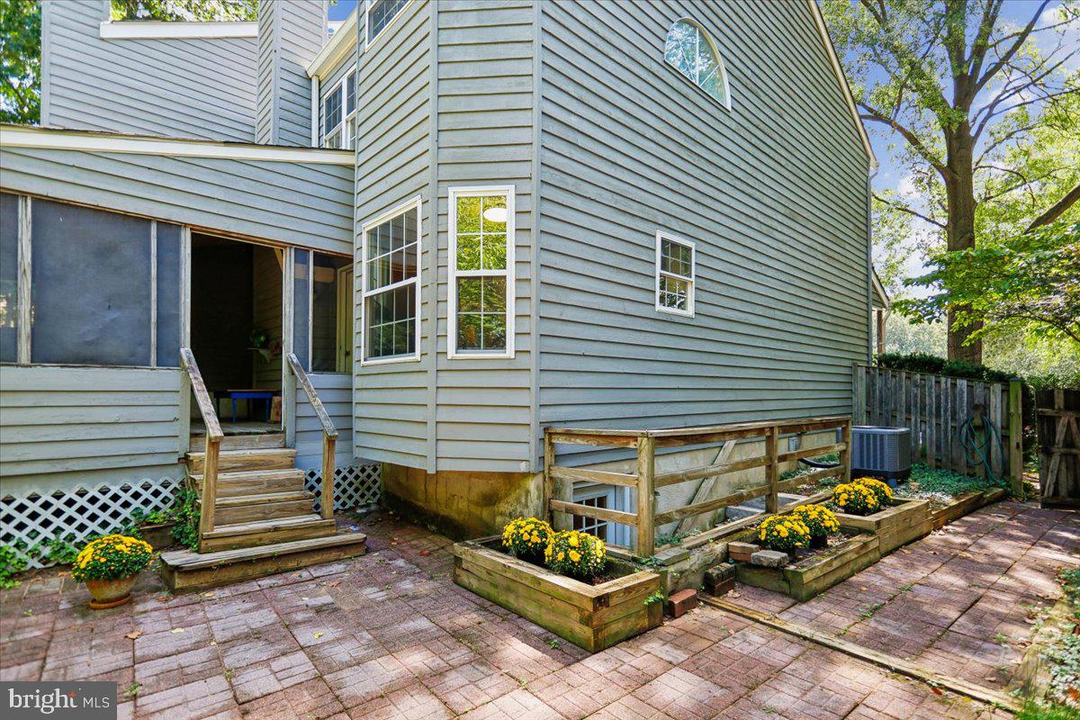 701 Monmouth Ave Property Photo 44