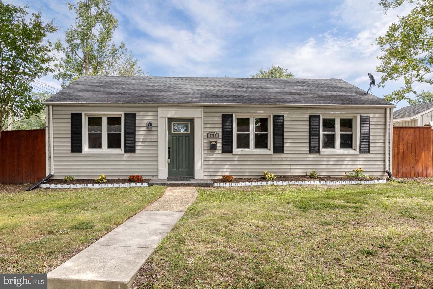 1716 Manning Property Photo 1