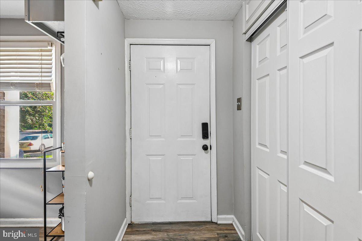7920 Sutherland Ct Property Photo 5