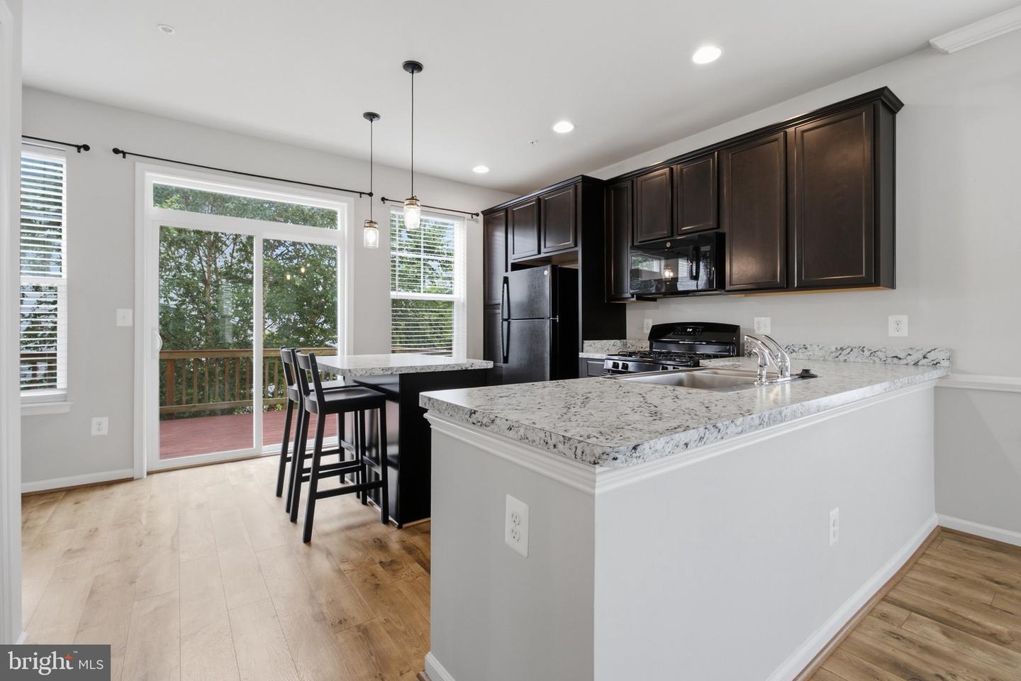 7503 Resch Loop Property Photo 3
