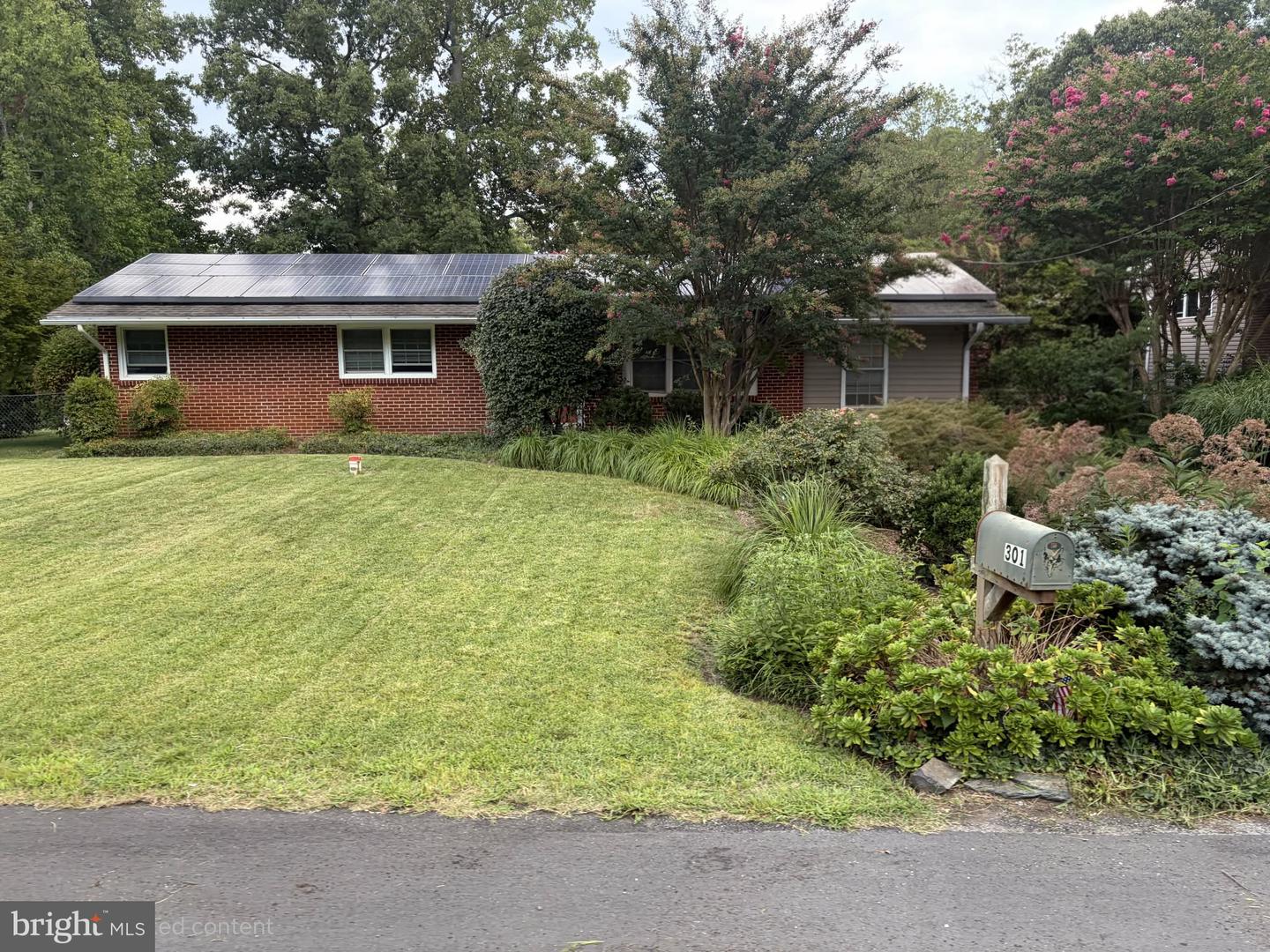 301 Cedar Ln Property Photo 1