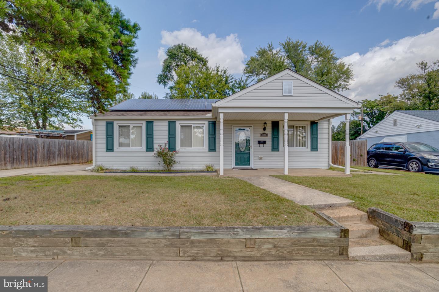 1500 EASTWAY Property Photo 1