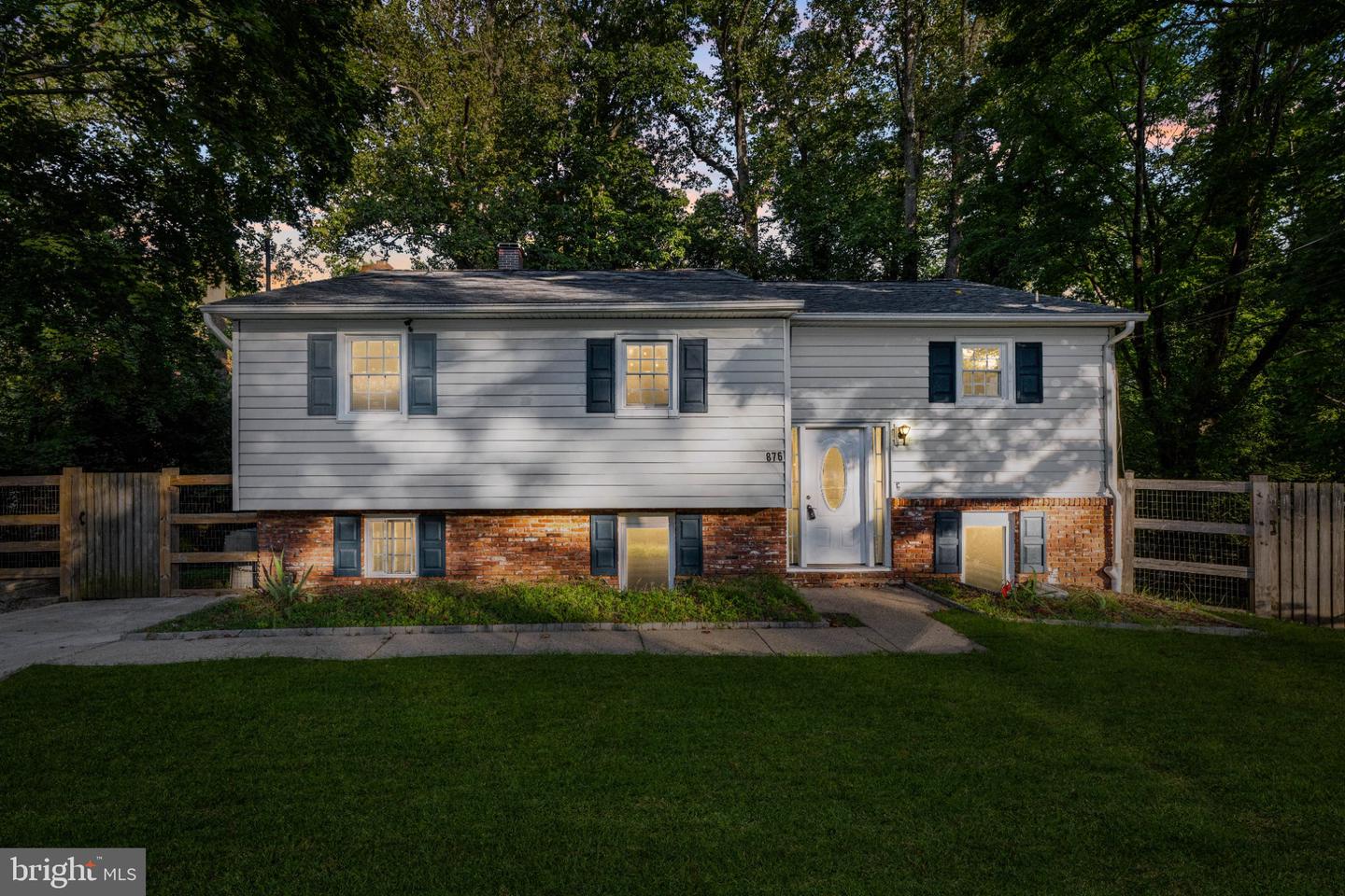 876 Windsong Dr Property Photo 1