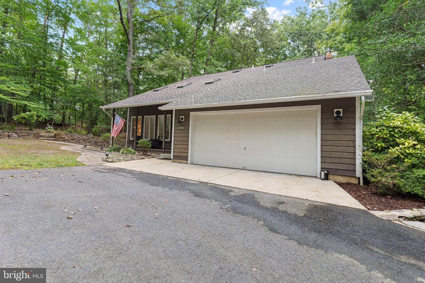580 Pinedale Dr Property Photo 2