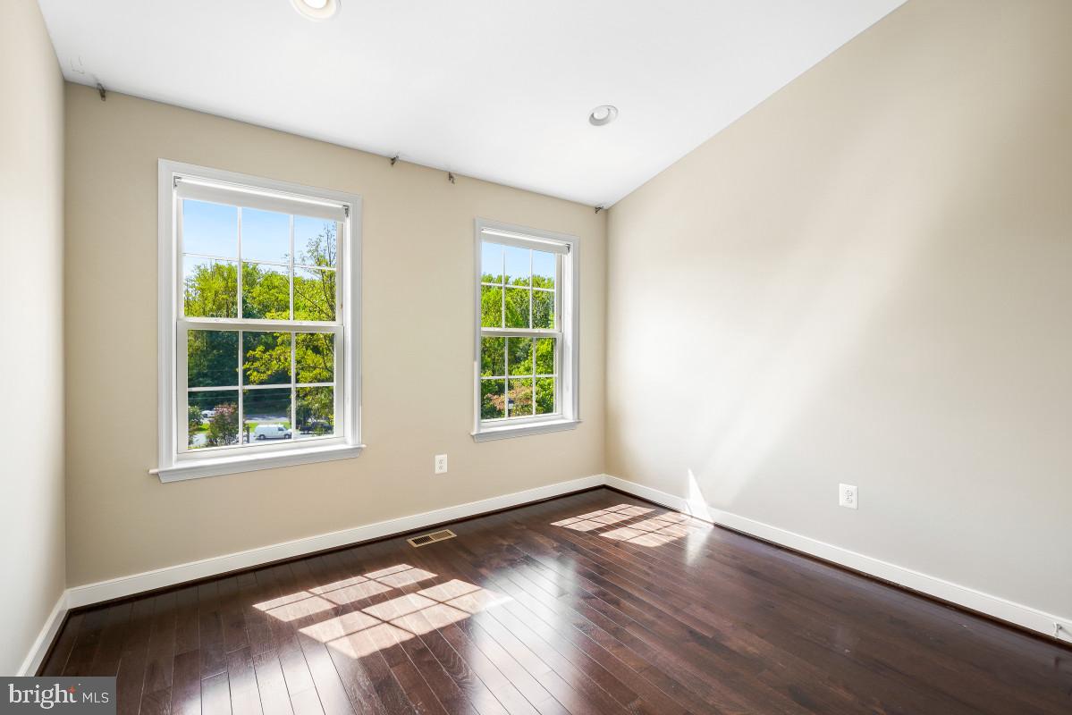 202 Admirals Ct Property Photo 21