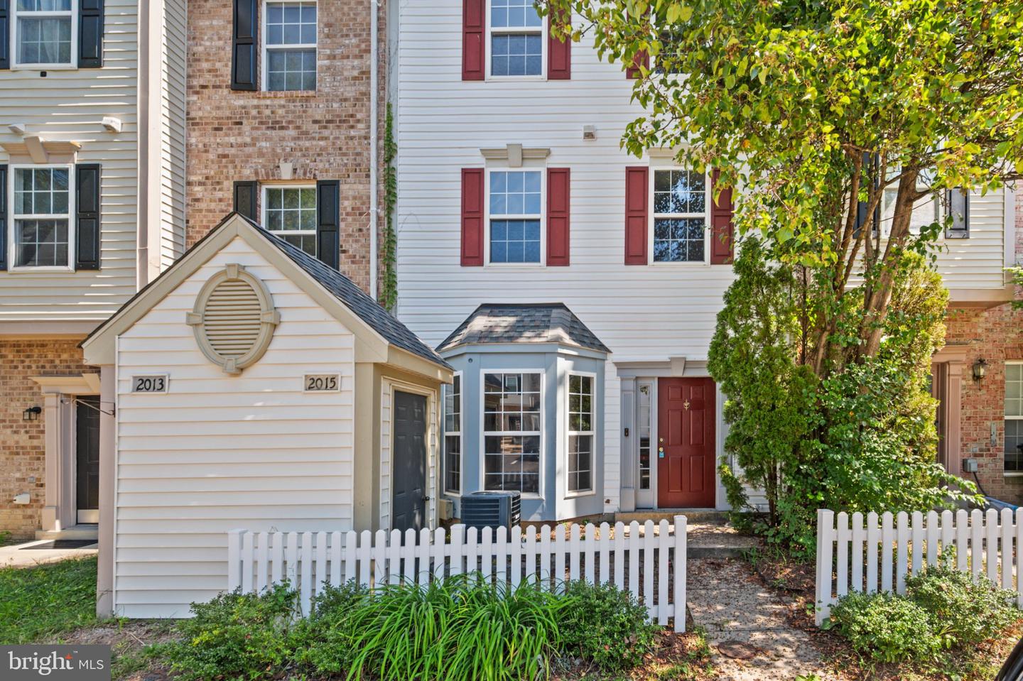 2015 Cooper Point Ct Property Photo 2