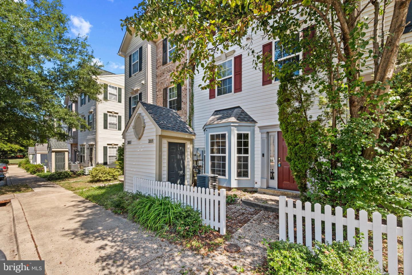 2015 Cooper Point Ct Property Photo 3