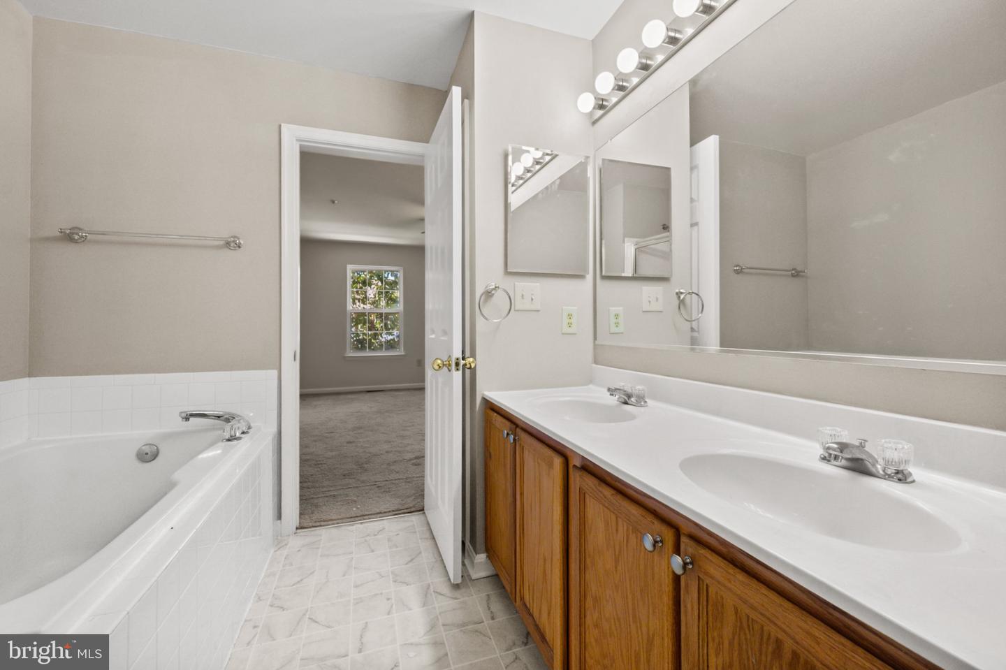 2015 Cooper Point Ct Property Photo 21