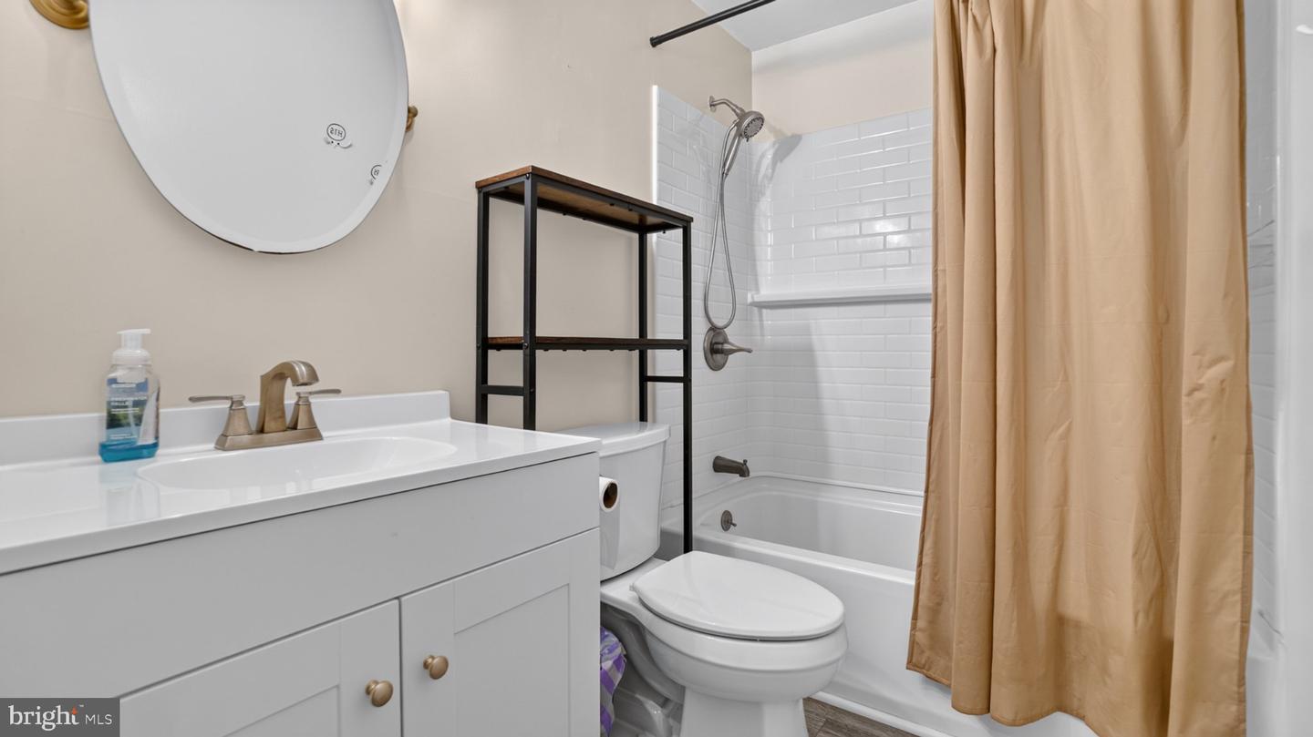 7643 Hennesey Ct Property Photo 22