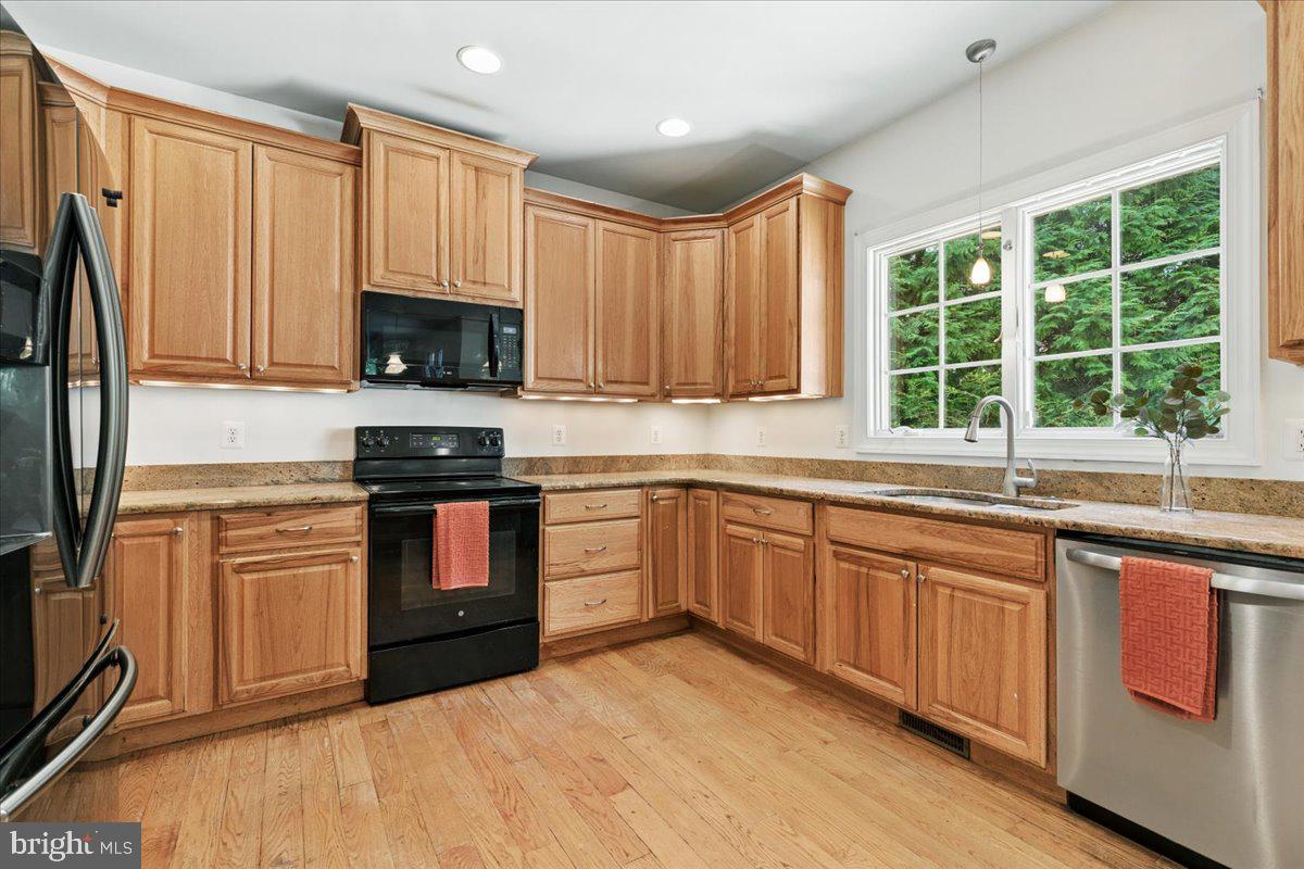650 Florida Pl Property Photo 14