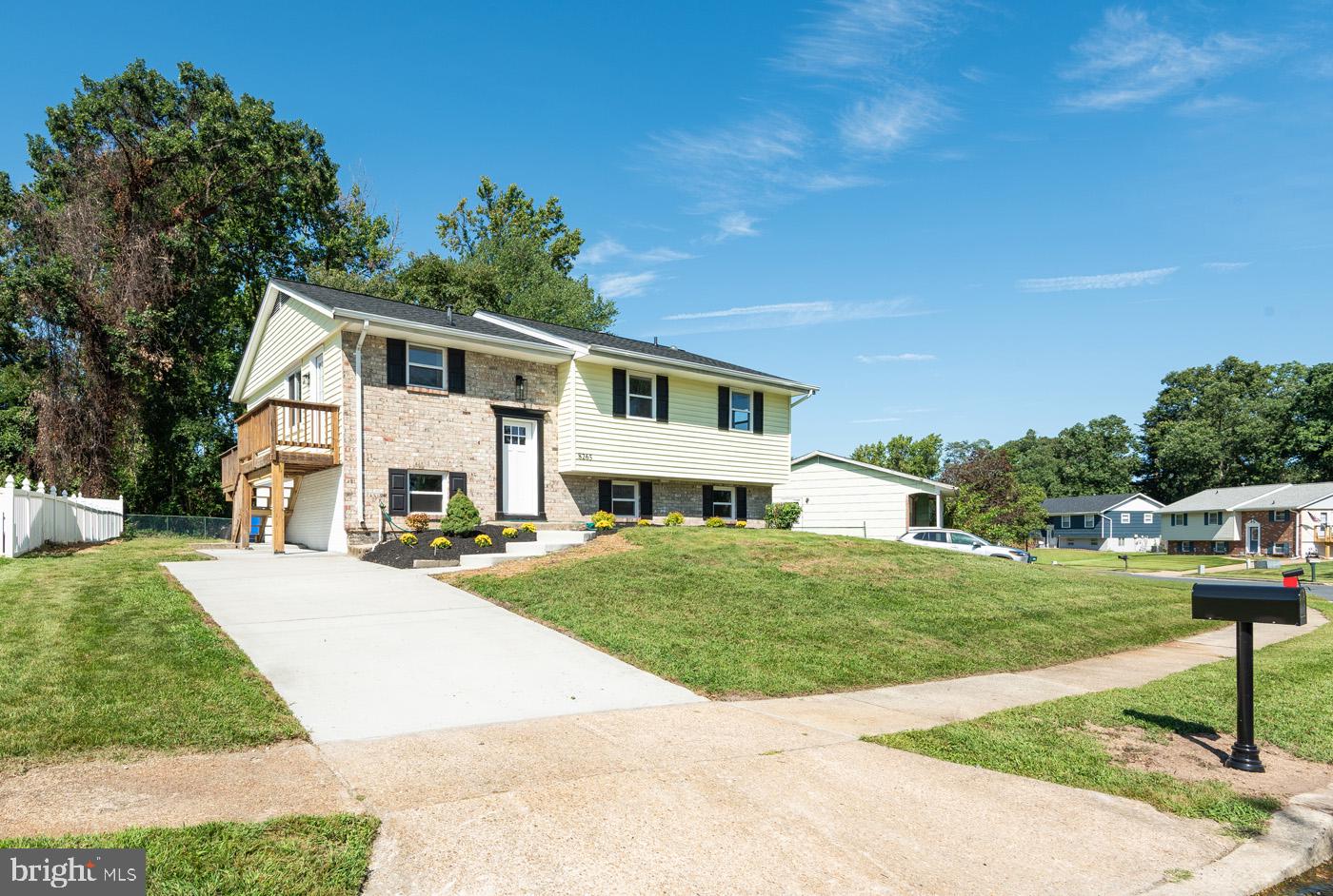 8265 AHEARN DR Property Photo 1