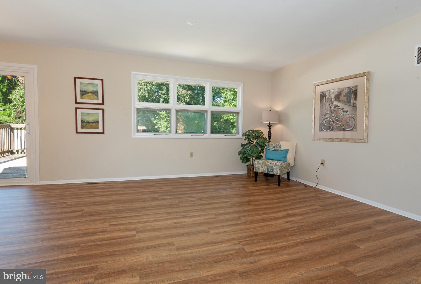8265 Ahearn Dr Property Photo 4