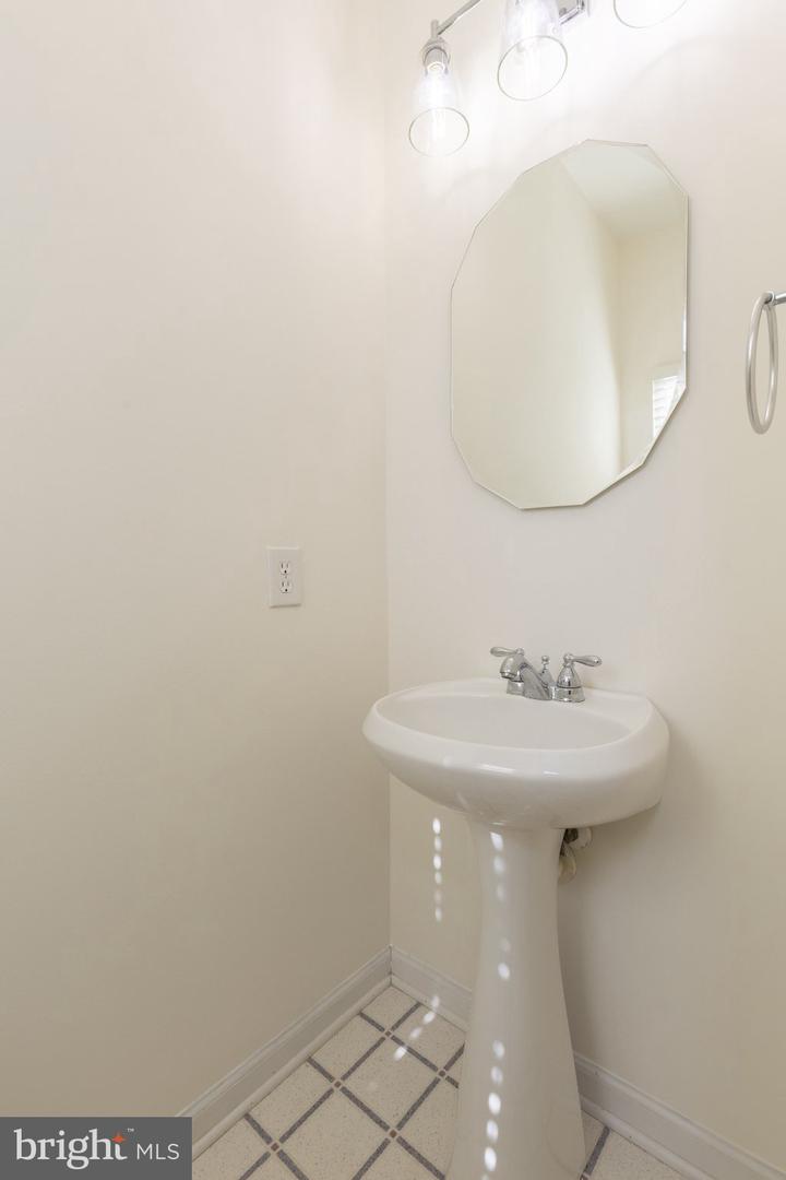 1136 Wickford Ct Property Photo 5