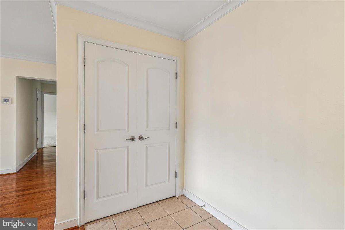 300 Hilltop Ln #300e Property Photo 2