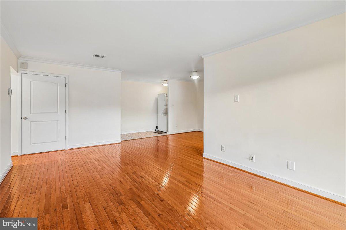 300 Hilltop Ln #300e Property Photo 8