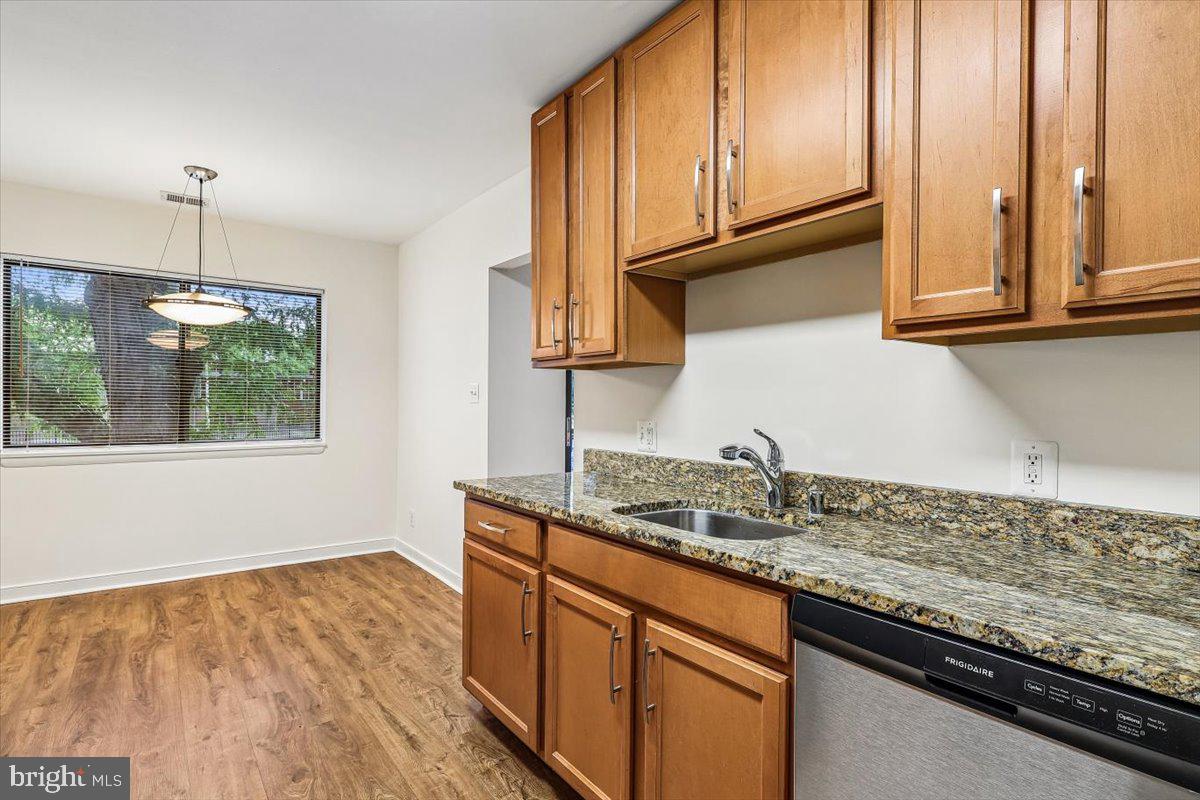 300 Hilltop Ln #300e Property Photo 16