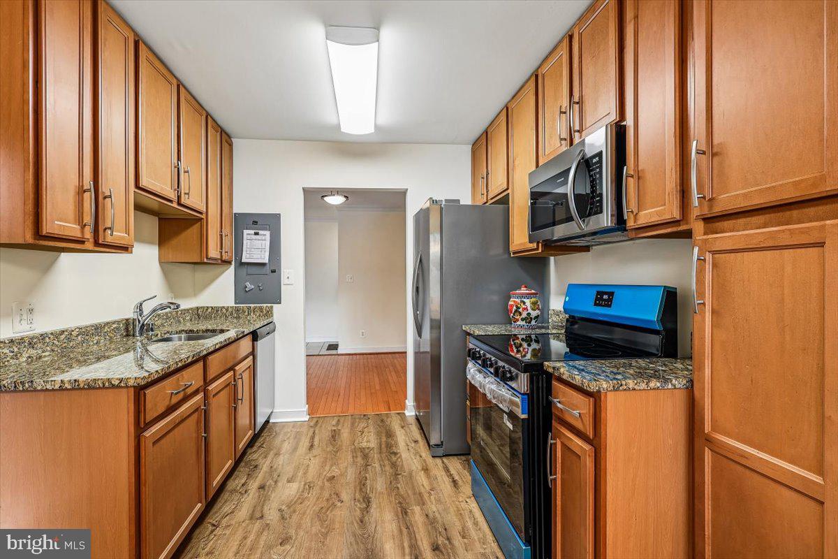 300 Hilltop Ln #300e Property Photo 17