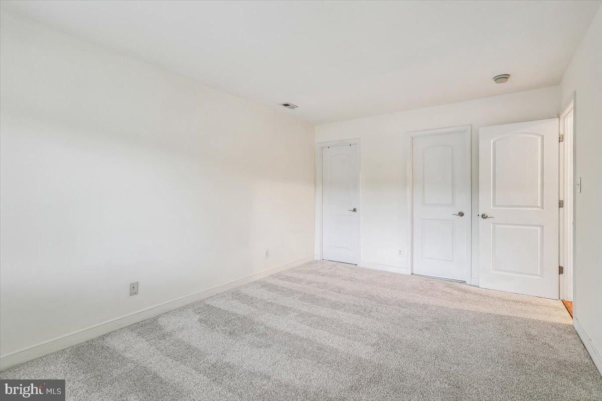 300 Hilltop Ln #300e Property Photo 23