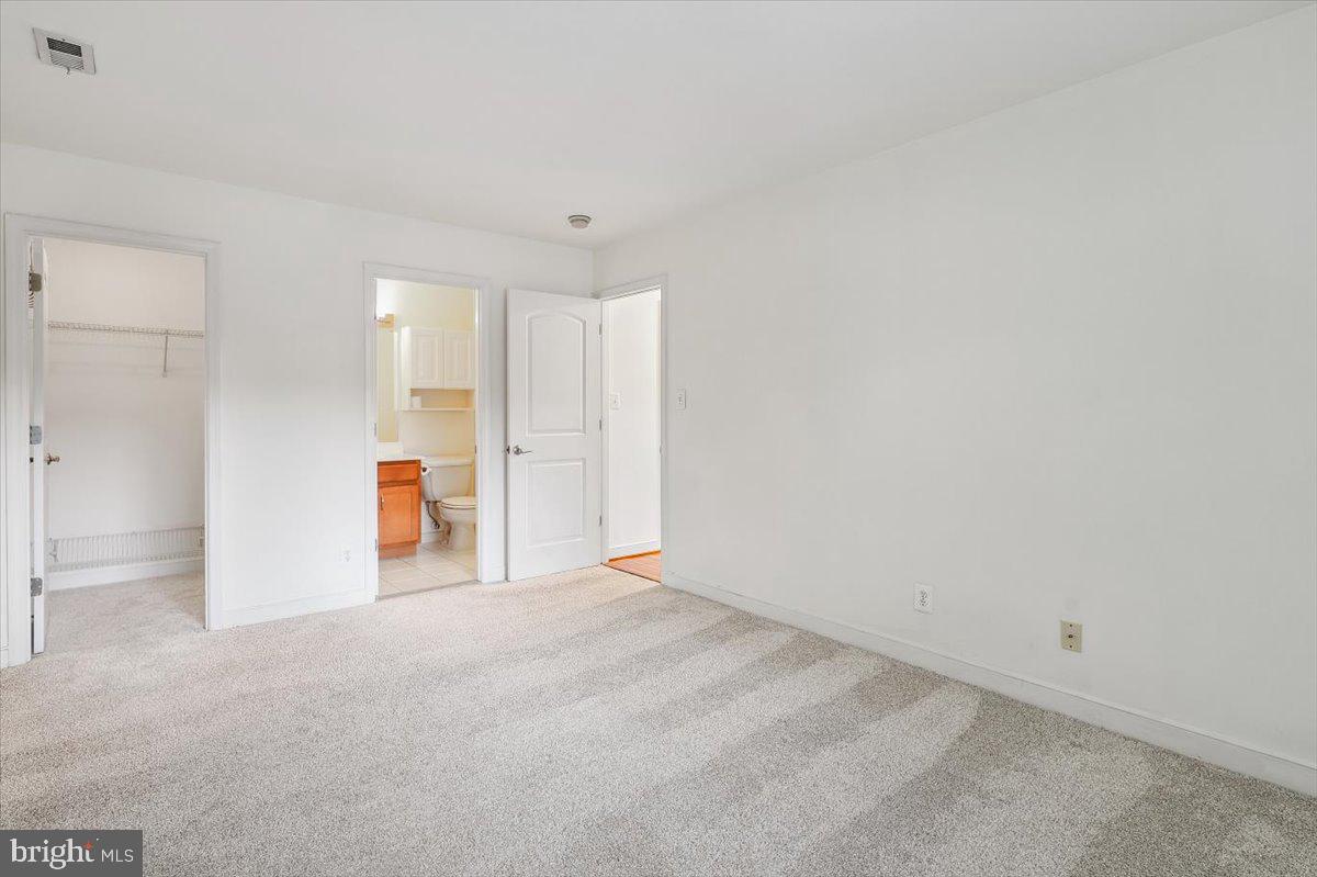 300 Hilltop Ln #300e Property Photo 25