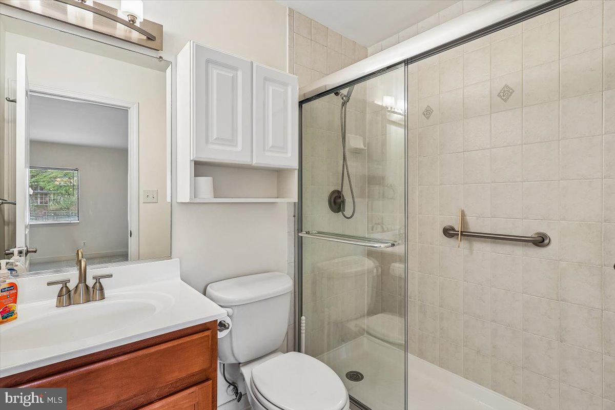 300 Hilltop Ln #300e Property Photo 27