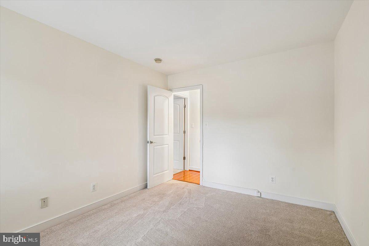 300 Hilltop Ln #300e Property Photo 29