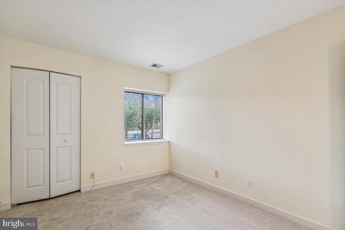 300 Hilltop Ln #300e Property Photo 30