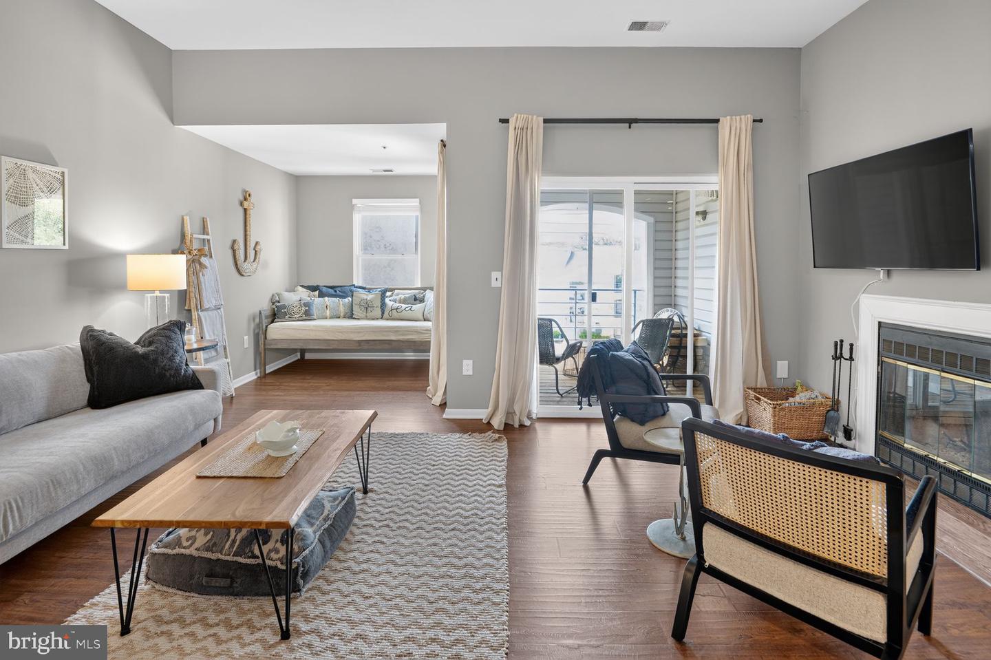 20-i Greystone Ct #i Property Photo 1