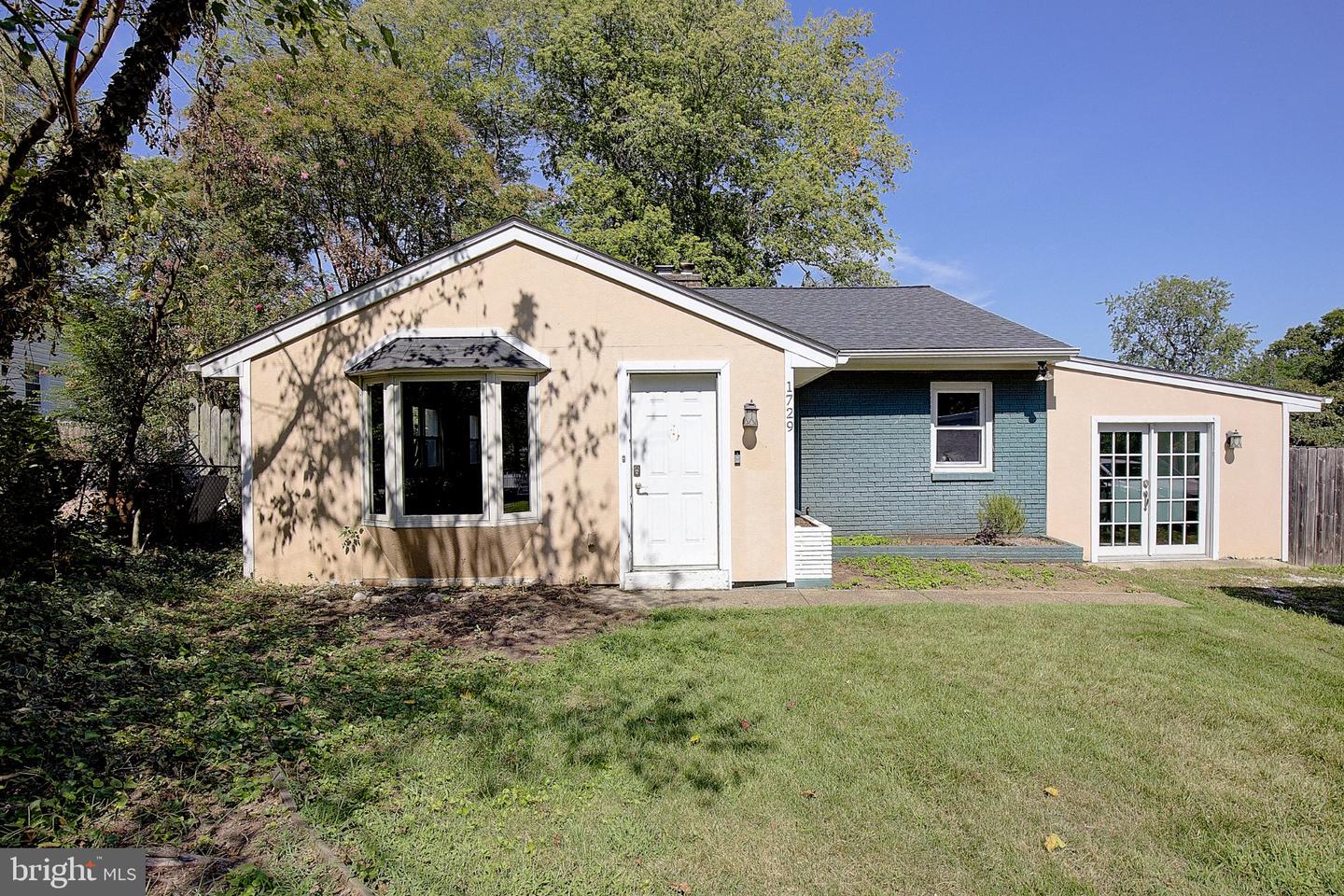 1729 Shore Dr Property Photo 2